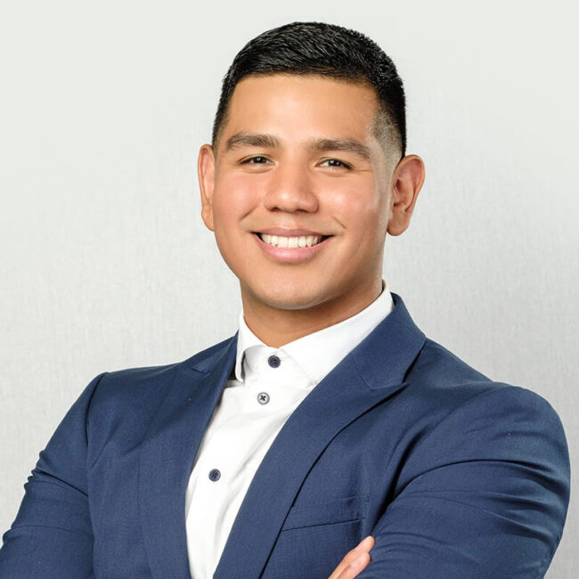Jorge – Headshot – 800px – Tiny