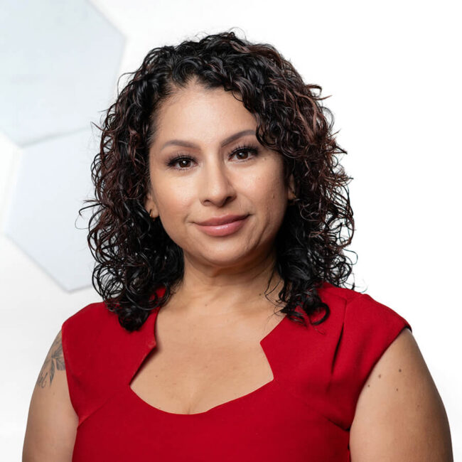 Veronica – Headshot – Main – Contact 900px Tiny